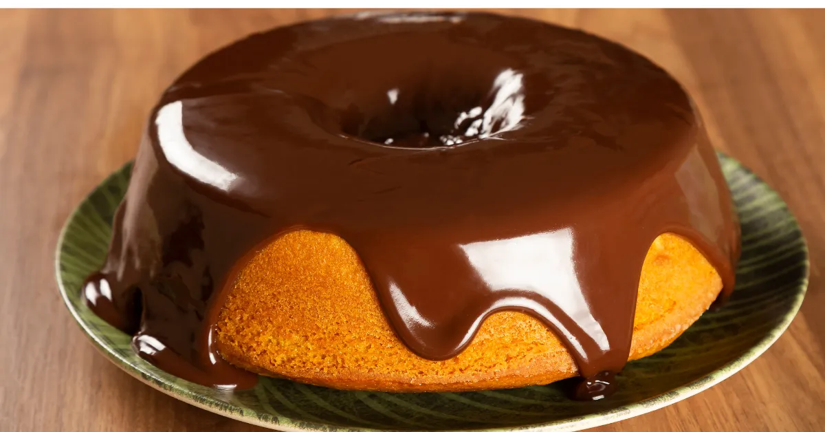 bolo de cenoura com cobertura